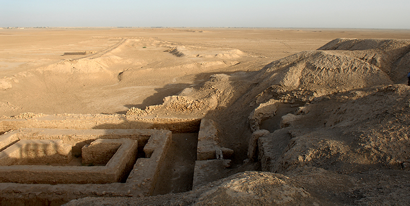 Uruk Archaealogical site at Warka Iraq. Picture from: www.defenceimagery.mod.uk