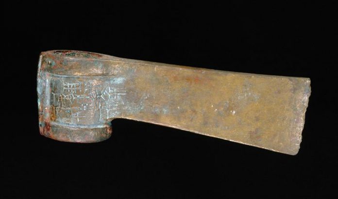 Axe with Adad Nirari I. Image from: www.http://cartelen.louvre.fr/cartelen/visite?srv=car_not_frame&idNotice=24897 Axe with Adad Nirari I. Image from: www.http://cartelen.louvre.fr/cartelen/visite?srv=car_not_frame&idNotice=24897