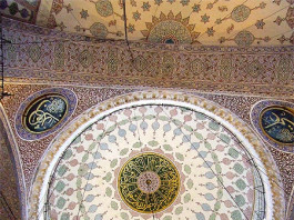 The names of the Rashidun caliphs inscribed at the dome of Yeni Mosque in Eminönü, Istanbul.