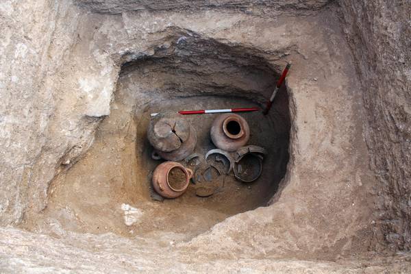 Archaeologists in the Etruscan necropolis of Vulci in Italy have discovered a tomb with the remains of a woman